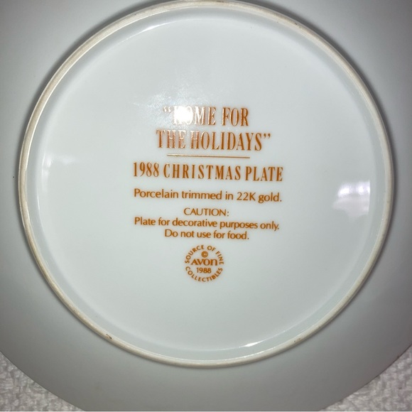“Home for the holidays” 1988 Avon collectors plate for Christmas, 22k gold rim - Picture 3 of 6